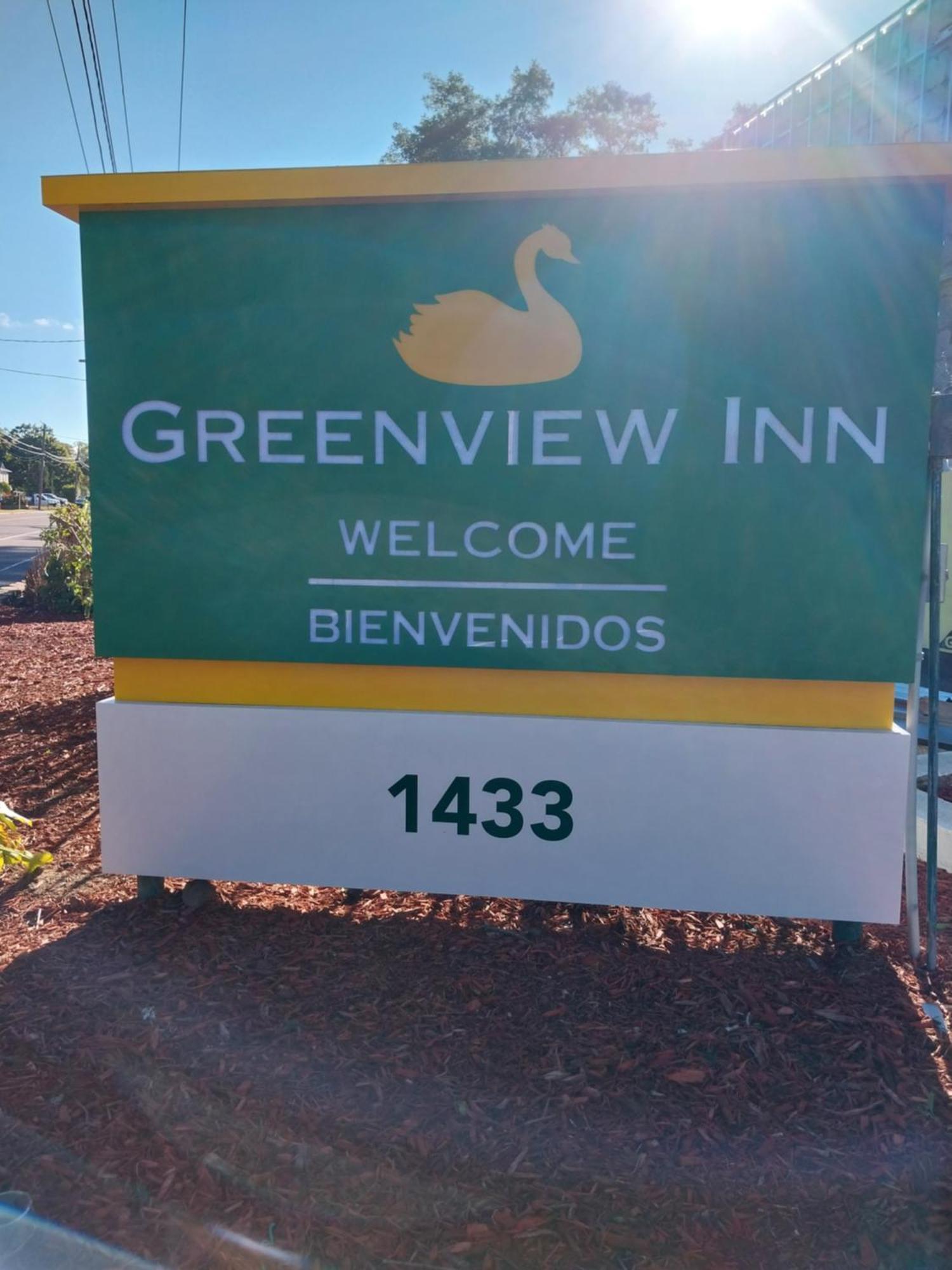 Greenview Inn Riverhead Exterior photo