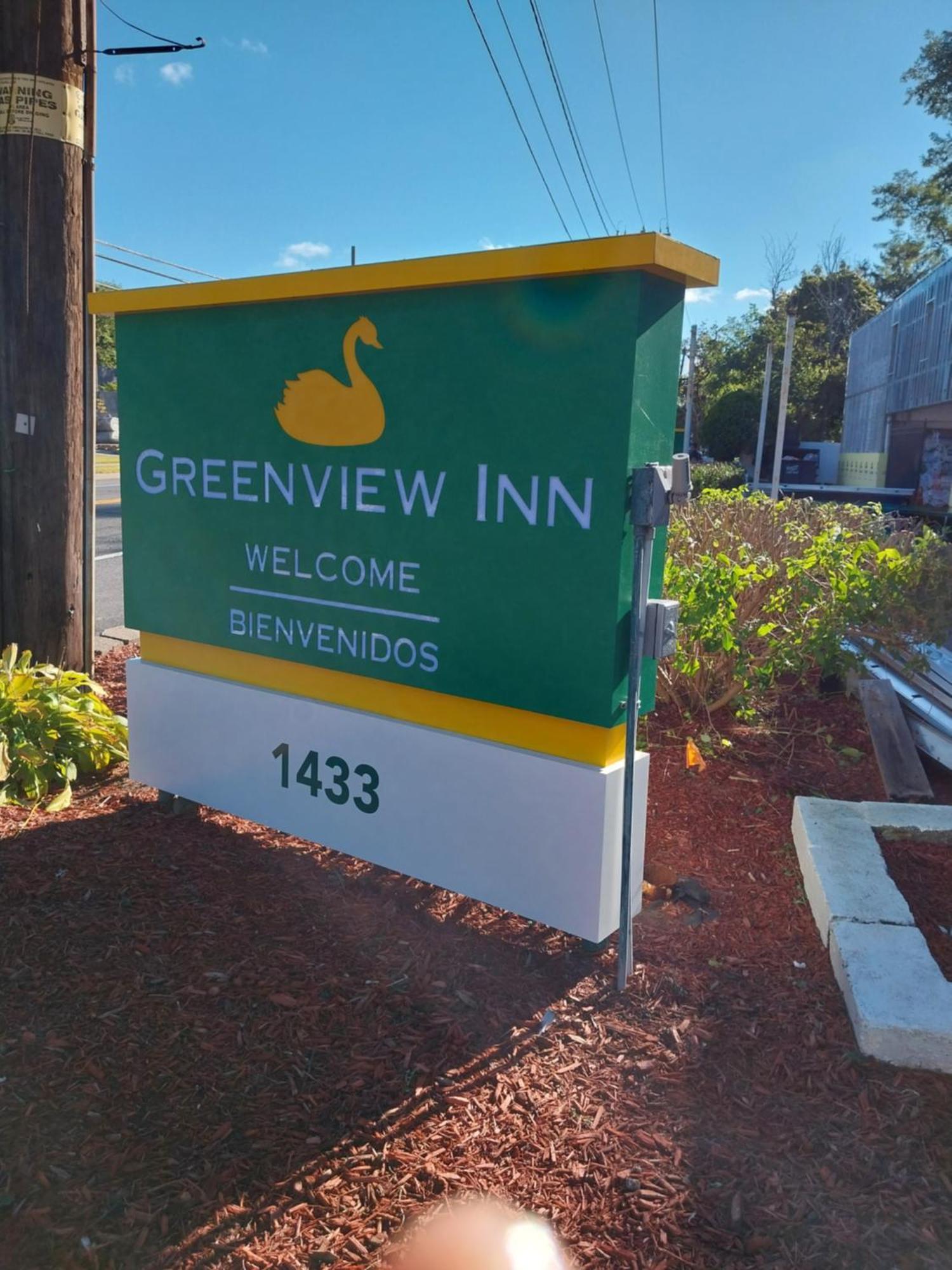Greenview Inn Riverhead Exterior photo