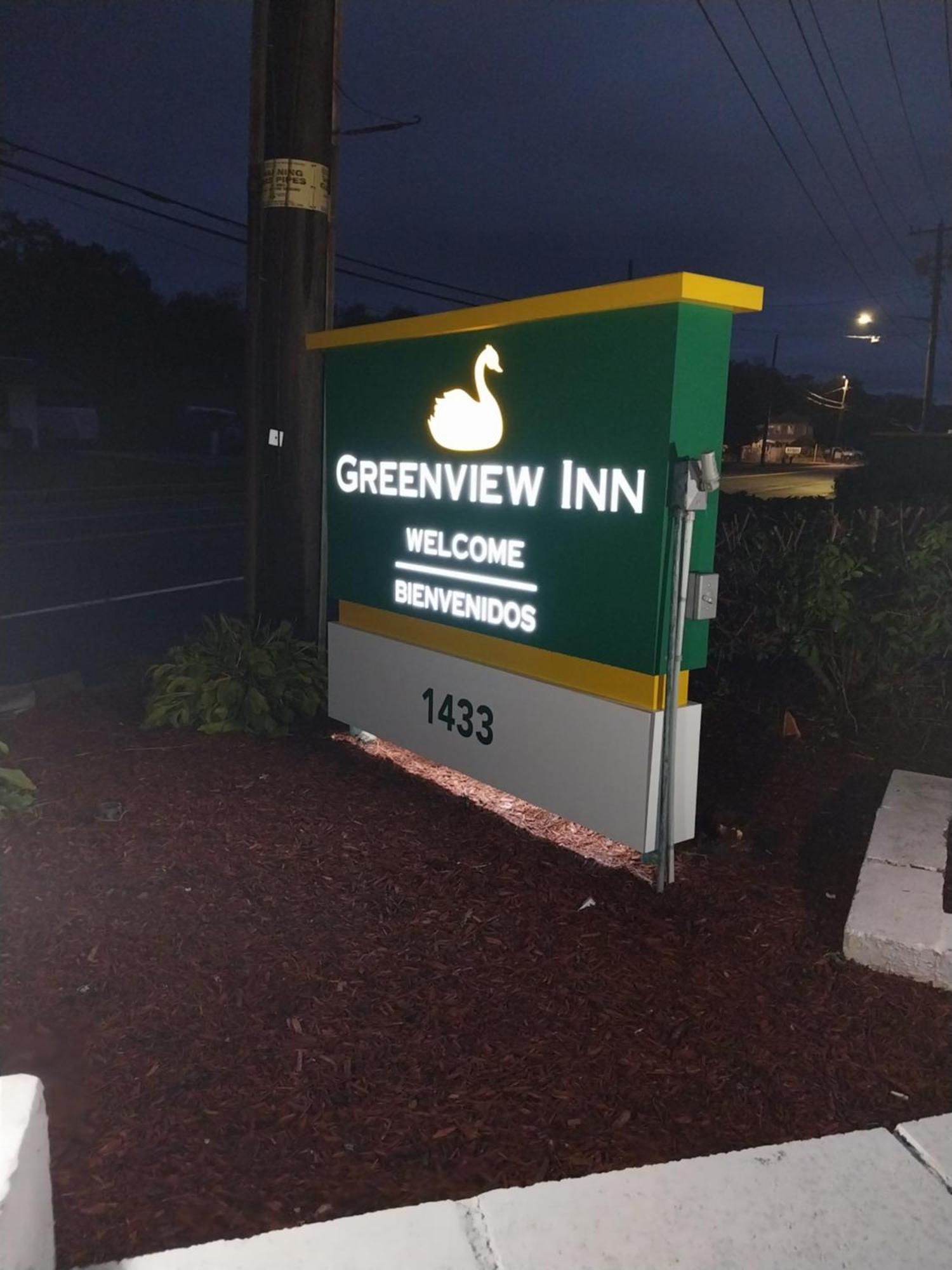 Greenview Inn Riverhead Exterior photo